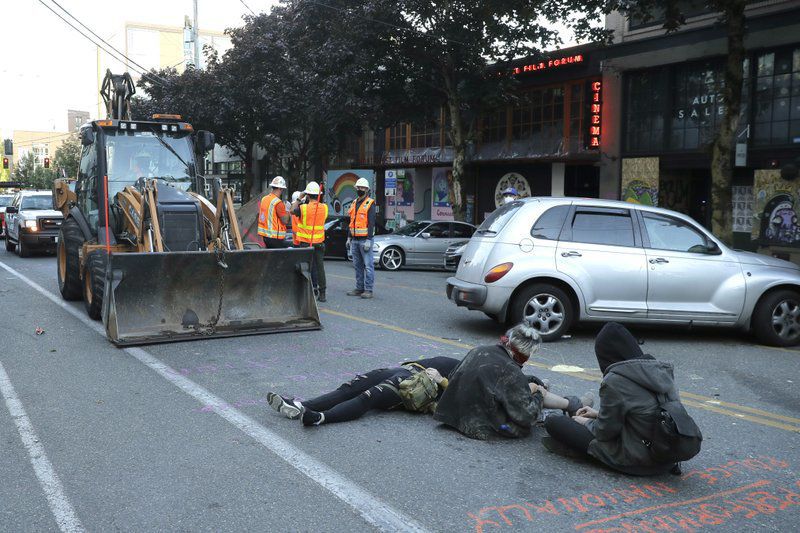 Seattle: manifestantes resisten a cuadrillas municipales